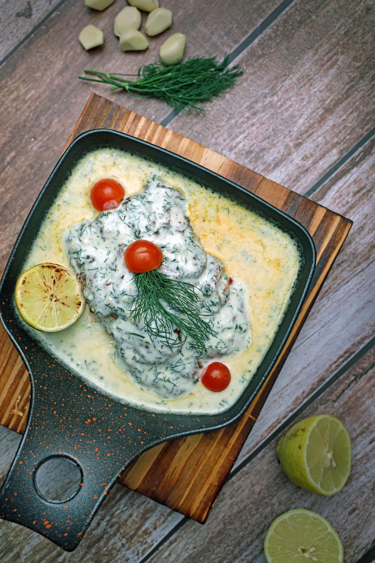 Losos u kremastom sosu od spanaća i paradajza