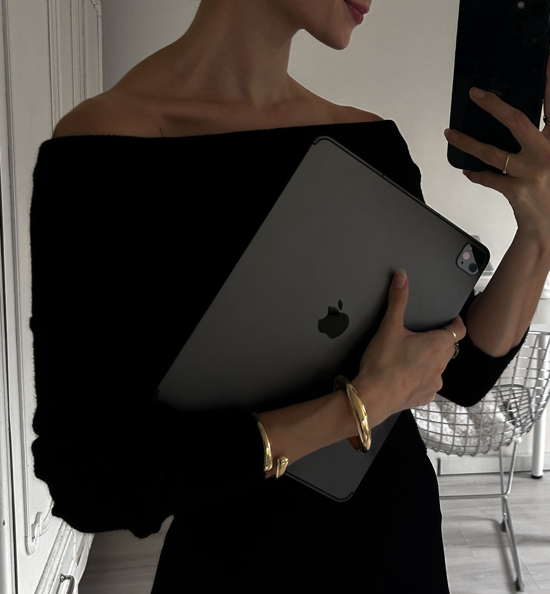 Holiday Office Etiquette: What Still Matters at the End of the Year